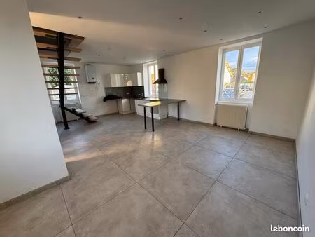 maison entièrement rénovée – 75 m² – jardin – cave – climatisation – centre-ville