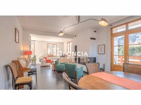 maison rénovée avec jardin au coeur du village