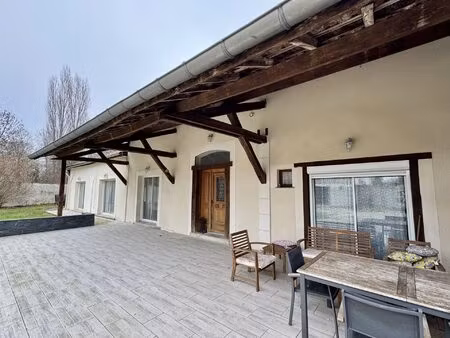 elisabeth  une grande maison de campagne en centre-ville