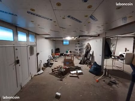 ? garage isolé et tempéré à louer – stockage uniquement