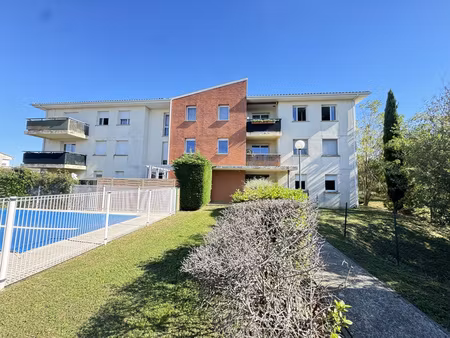 appartement t3 au 1er étage avec 2 pkg