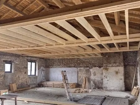 boisset 43500 centre village maison en pierre 155 m² avec terrain 1000 m²entièrement à amé