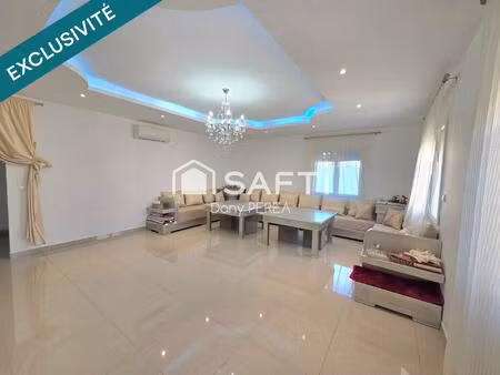 ensemble immobilier de cinq habitations.