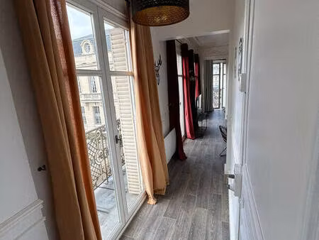 troyes hyper centre  très bel appartement t3  rénové et vendu meublé.