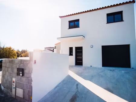 magnifique maison neuve de 130 m² en r+1 sur un terrain 3 faces piscinable sans vis-à-vis