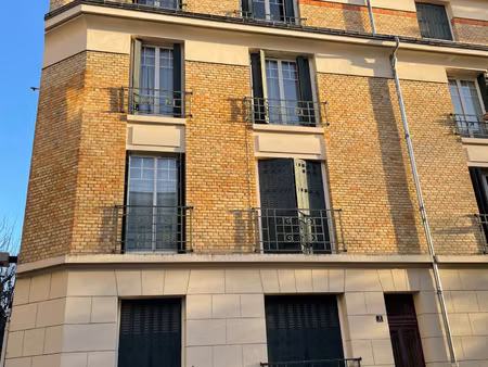 bel appartement au rez -de-chaussée f2 avec cave.