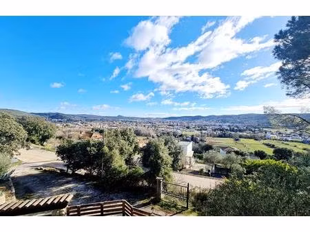 maison entièrement rénovée avec vue dégagée et grand terrain