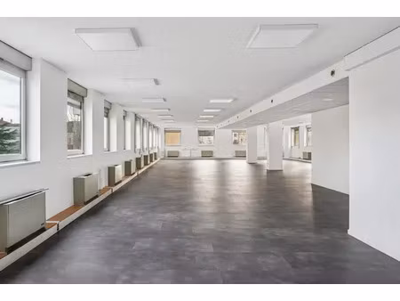 à louer : deux plateaux de 237 m² et 67 m² dans un immeuble tertiaire de standing. idéalem