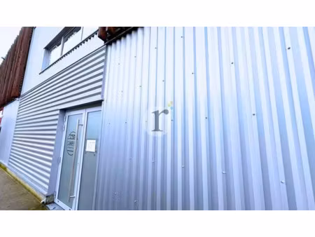 locaux commerciaux neufs à louer / 410 m²