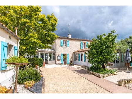 ensemble immobilier avec chambres d'hôte et piscine