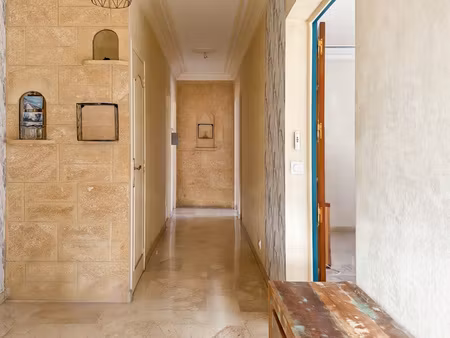 maison 170 m2  5 chambres  piscine  deux garages.
