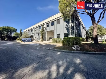 local d'activités et bureaux à louer sur un site sécurisé avec places de parking à vitroll