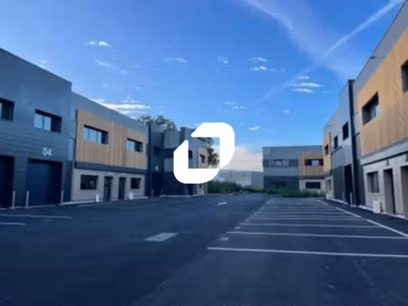 a vendre  local neuf sud loire proche peripherique