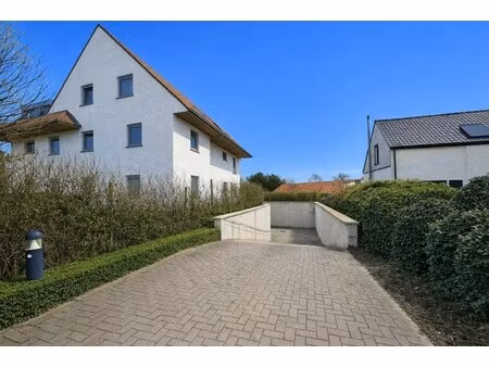 ruime en recente garagebox (35 m²) in nieuwpoort stad.