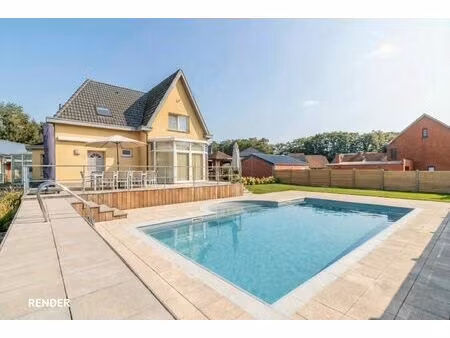 ruime woning met zwembad en tal van mogelijkheden