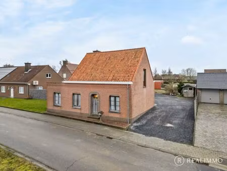 huis te koop in oostrozebeke