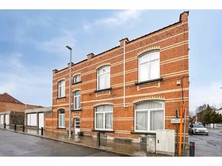 volledig gerenoveerde en charmante stadswoning