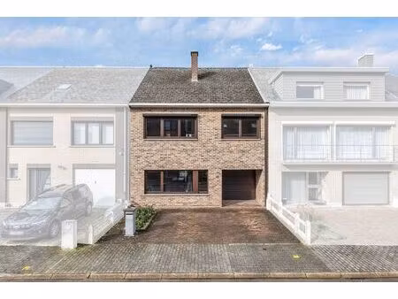 gezellige gezinswoning met veranda  tuin en garage te koop