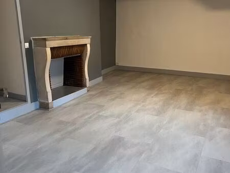 2 appartement rénové 65 m2 - dole - cv au pied de la collégiale