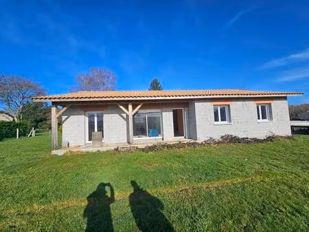 vente maison 5 pièces 137 m² montguyon (17270)