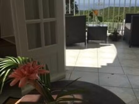 loue t2 meuble à deshaies