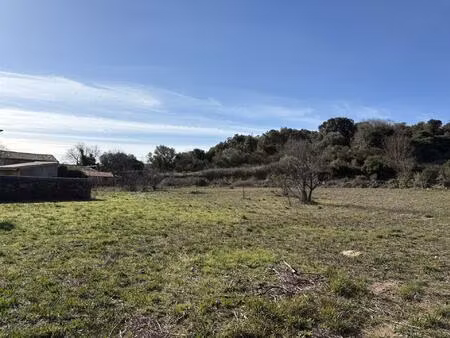 magnifique parcelle de caractère constructible et viabilisé de 1897 m2 - mur ancien en...