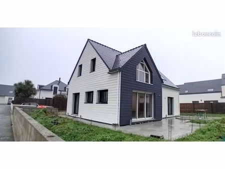 location à l’année – disponible juin 2026 maison récente 4 chambres – 136 m² – dpe a – plo