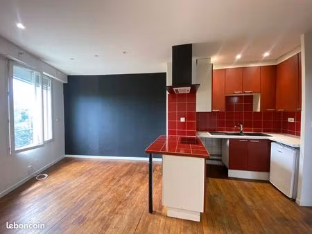 beau type 2 proche de tours