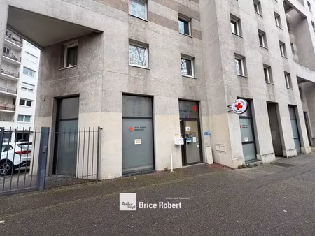 a louer - bureaux/commerce lumineux - lyon 8ème