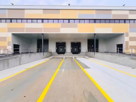 a louer - cellule d'activité neuve