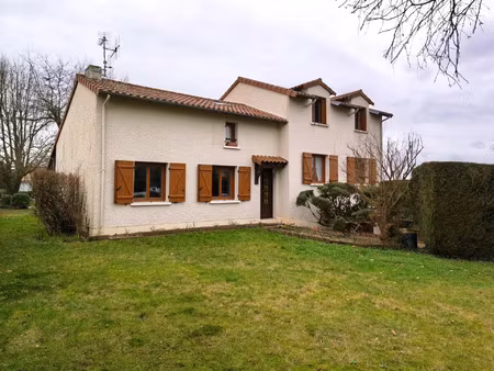 vente maison 7 pièces 167 m² fontaine-le-comte (86240)