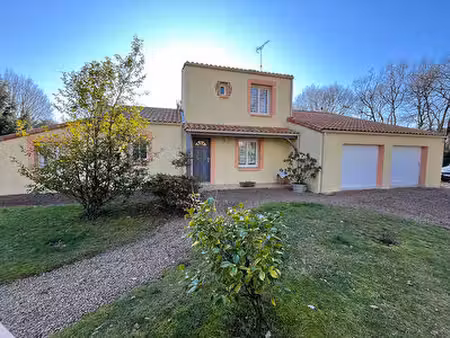 vente maison 6 pièces  156.00m²  la roche