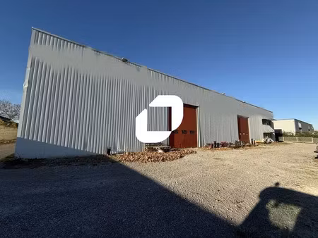 ensemble immobilier avec terrain stabilisé de 3300 m² pour exposition commerciale ou parki