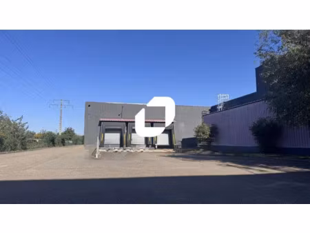 location pres d'une zone industrielle accessible