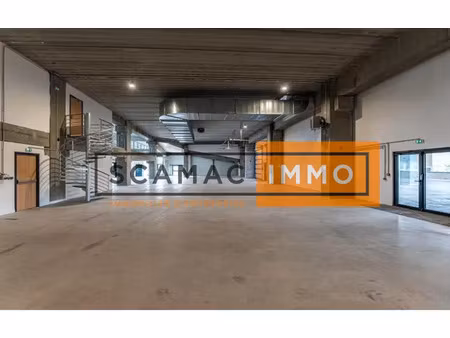 local d'activités de 926m²