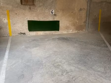 vias centre - emplacement de stationnement voiture dans un g