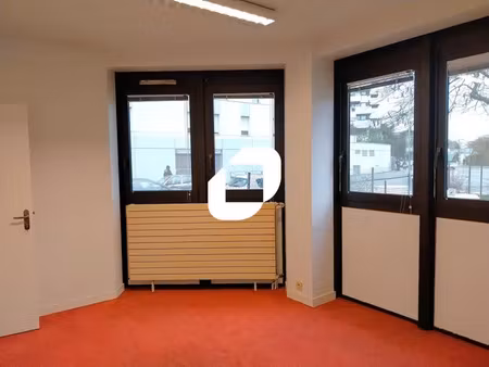 a louer  bureaux rdc proches tramway