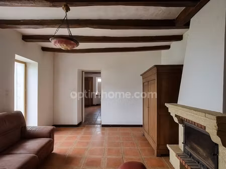 maison de village d'environ 115 m²  3 pièces avec potentiel d'évolution à ferrière-larçon 