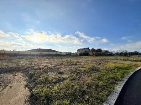 terrain 523 m² - 5 min morestel