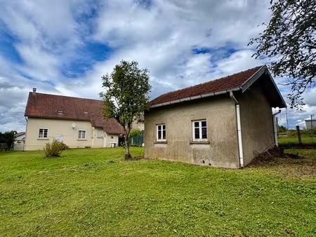 en exclusivité : maison à rénover avec potentiel à champagne