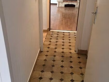 location appartement 2 pièces 40 m² à villeneuve-saint-georges (94190)