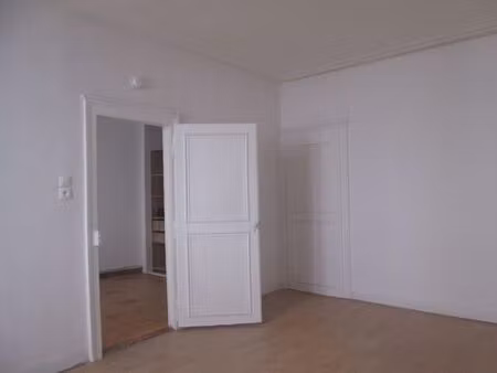 location appartement 1 pièce 38 m² à metz (57000)