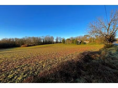 terrain constructible de 4100 m2 à vendre  avec cu  à 2 minutes des commerces de gourdon.