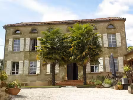 belle maison de campagne avec piscine et vues