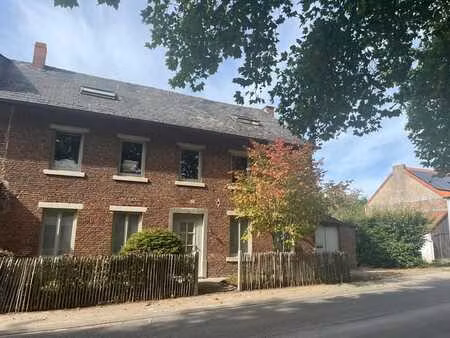 vaste maison 5 ch. avec jardin à saint‑géry (chastre)