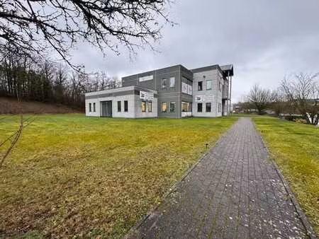 bureau dans un businesse center à 2 min du centre de marche-