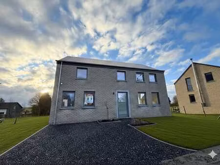 superbe maison neuve 4 façades située à haut-fays à vendre