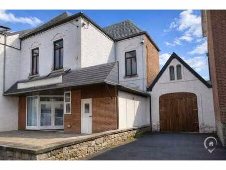 spacieuse maison de 199m² bénéficiant d'un terrain de 7 are…