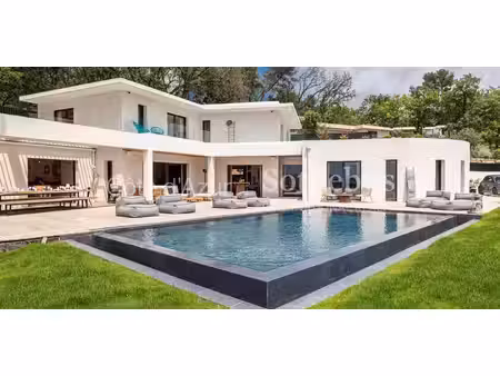 villa avec piscine et terrasse opio (06)
