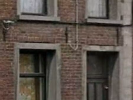 maison à rénover avec 2 chambres  cour et jardin